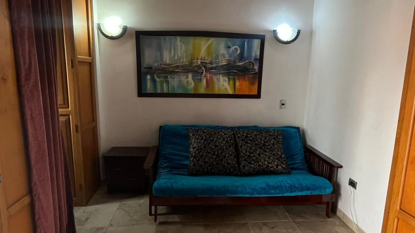 Decor Inn *