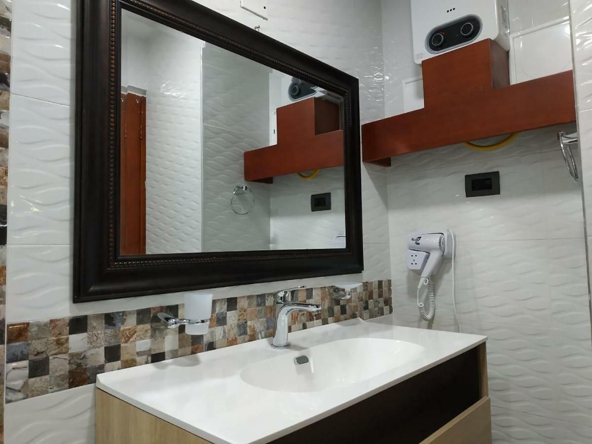 Decor Inn *